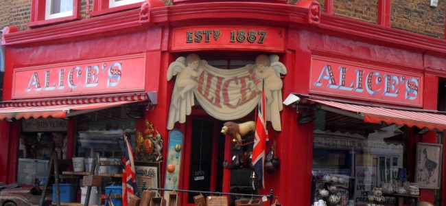 Rosie headed to the antiques shop in Portobello Road that is featured in the film that you can see on the Paddington Bear tour.